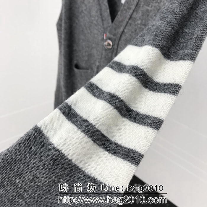 THOM BROWNE湯姆布朗 經典款開衫 淺灰羊絨毛衣 情侶款 ydi1223